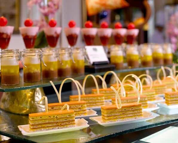 bar-and-billiard-room-champagne-brunch