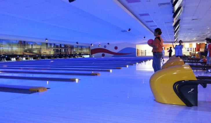 7 Best Bowling Centres in Singapore to Knock down Some Pins