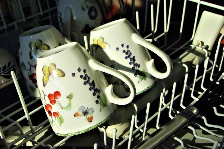 5 Best Dishwashers To Buy in Singapore [2025 Guide]