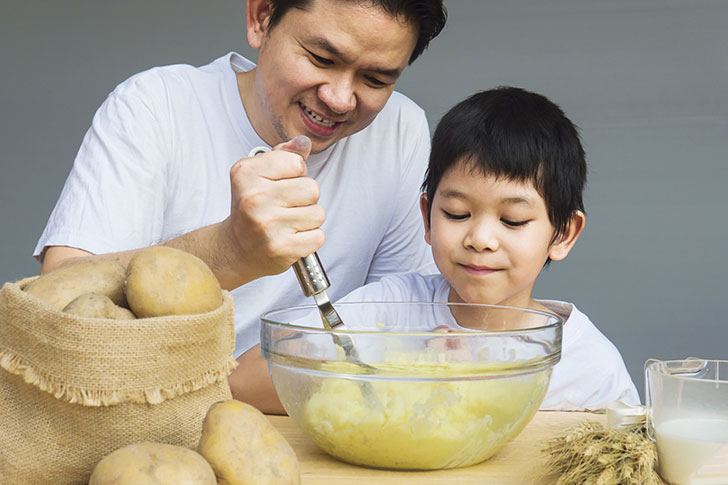 How to teach cooking to kids
