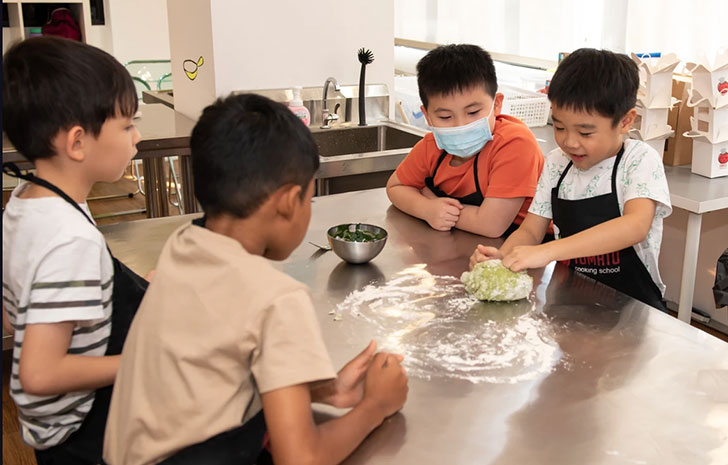 How to teach cooking to kids