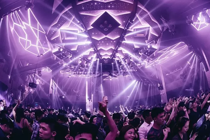 7 Best Nightclubs in Singapore to Dance till Dawn