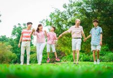 Best Photographers For Family Photoshoots in Singapore
