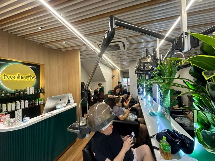 Review of Two Herbs: 100% Natural Herbal Hair and Scalp Treatment in Singapore